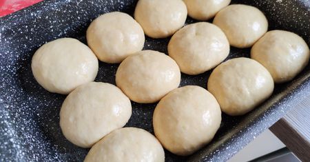 Przepis na buchty drożdżowe. Smak dzieciństwa w twoim domu