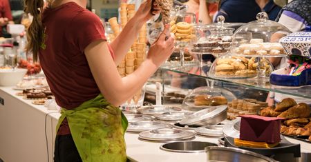 Prawdziwe lody rzemieślnicze czy aromatyzowane pasty? Ekspert podpowiada, jak nie dać się oszukać