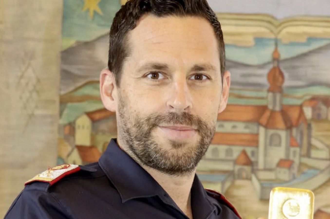 Uczciwy znalazca oddał sztabkę złota na policję.