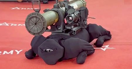 Ten robopies to gwiazda targów Armija-2022. Pochodzi z AliExpress