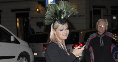 Candy Girl z ptakiem na głowie...