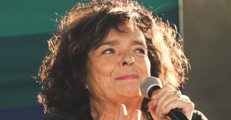Katarzyna Grochola wspomina czas choroby nowotworowej. "Myślałam, że Pan Bóg mnie ukarał" (WIDEO)