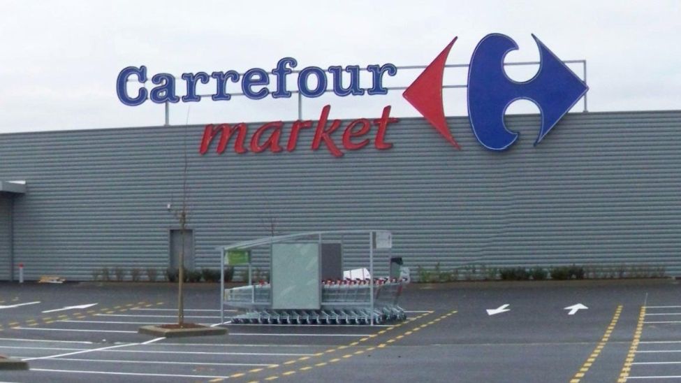 Butelki filtrujące i deska SUP w promocji w Carrefour