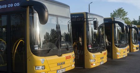 Dopasuj autobus do miasta, z którego pochodzi. 90% tego nie potrafi