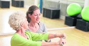 Darmowa rehabilitacja dla seniorów w Lesznie. Kto i na jakich zasadach może z niej skorzystać? Jak można zapisać się na zabiegi?