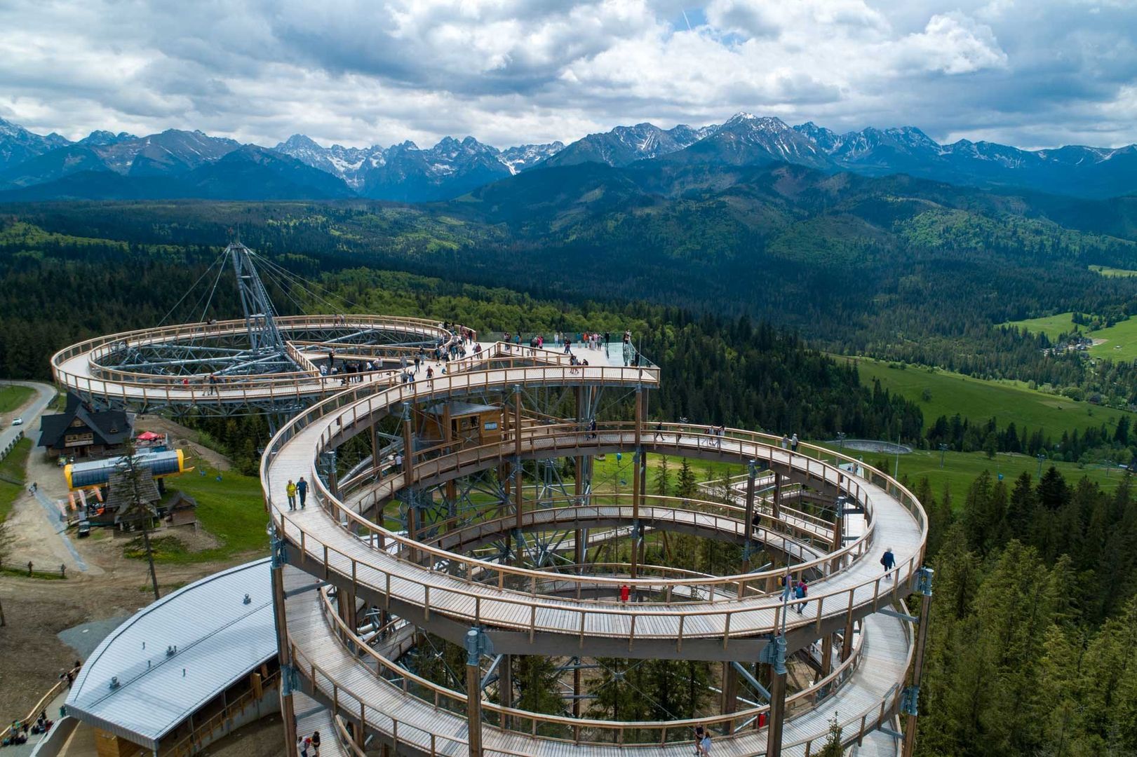 Największa letnia atrakcja Podhala otwarta - Sky Walk Serce Poronina zachwyca.
