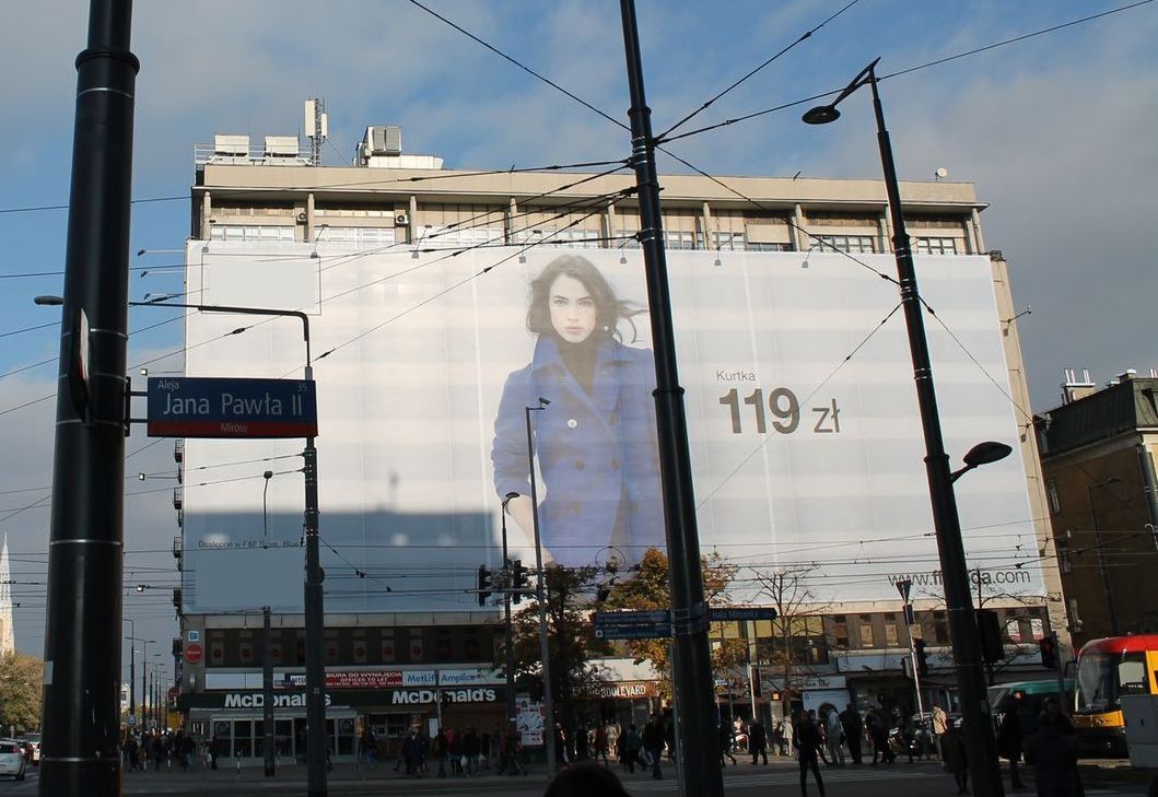 Będą wyższe kary za nielegalne reklamy. Sejm przyjął poprawki