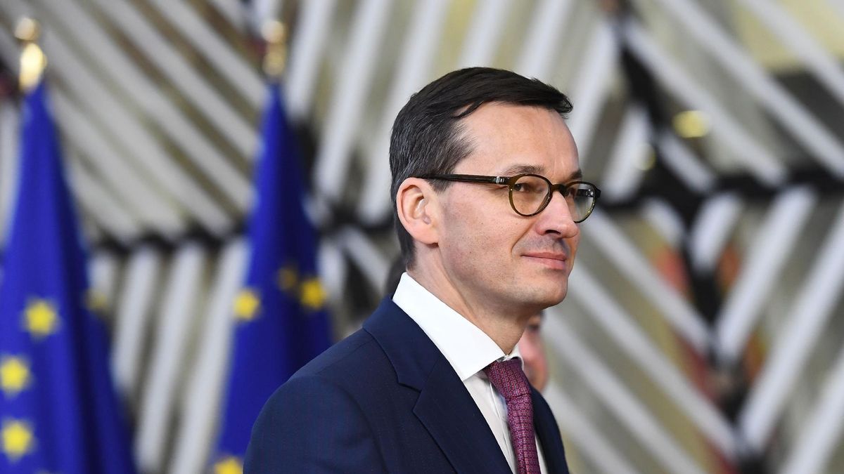 Mateusz Morawiecki może być zadowolony z najnowszych prognoz ekonomistów.