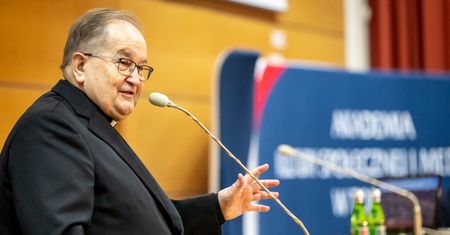 Prezenty dla dziadków od Rydzyka. Część cen zwala z nóg