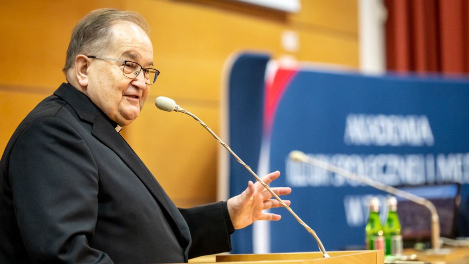 Toruń, 19.01.2023. Rektor-założyciel AKSiM o. Tadeusz Rydzyk podczas wykładu otwartego, połączonego z debatą "Podstawy budowania dobrych relacji", 19 bm. w Toruniu. (aldg) PAP/Tytus Żmijewski