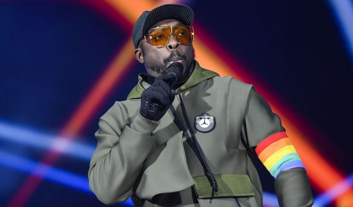 Nie tylko tęczowe opaski. Will.I.am zaapelował do widzów TVP o otwartość umysłu