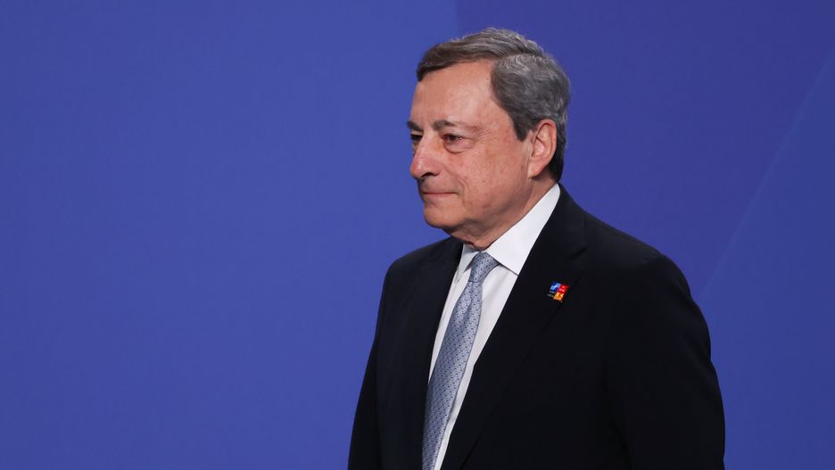Włoski premier  Mario Draghi musiał opuścić wcześniej szczyt NATO w Madrycie. Jego uwaga pochłonięta była konfliktem w rządzie 