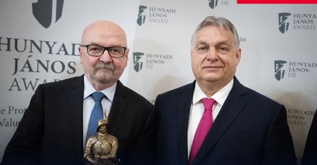 Legutko przyjął nagrodę od Orbana. Okrągła suma