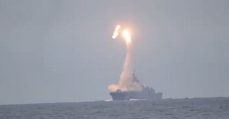 Rosja wystrzeliła hipersoniczny pocisk Cyrkon. Putin: to wielkie wydarzenie