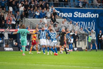 Lech Poznań liderem! Bohater wszedł na boisko na cztery minuty i przesądził o wszystkim