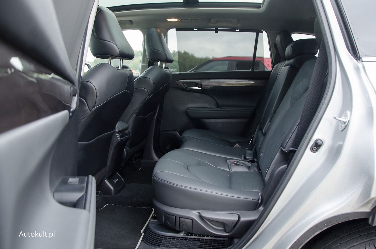 Ford Explorer vs. Toyota Highlander