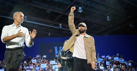 Niespodziewany gość na wiecu Harris. Pojawił się obok Obamy