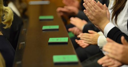 PiS sięga do kieszeni studentów. "Zmiana przeszła niemal niezauważona"