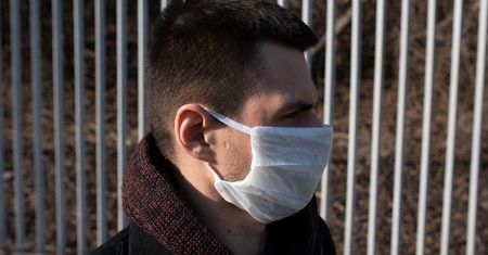 Mandat za brak maseczki. Od dziś obowiązek zakrywania ust i nosa w miejscach publicznych
