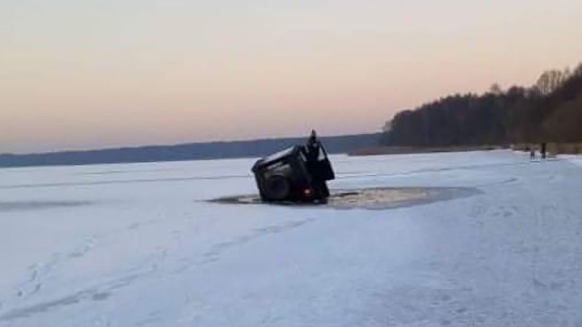 Pod terenówką na jeziorze Wielimie załamał się lód