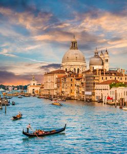 Pechowe wakacje turystów w Wenecji. Jazda "na gapę" i skok do kanału za 520 euro