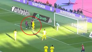 Lewandowski strzela z piątego metra. Zobacz, co stało się po chwili