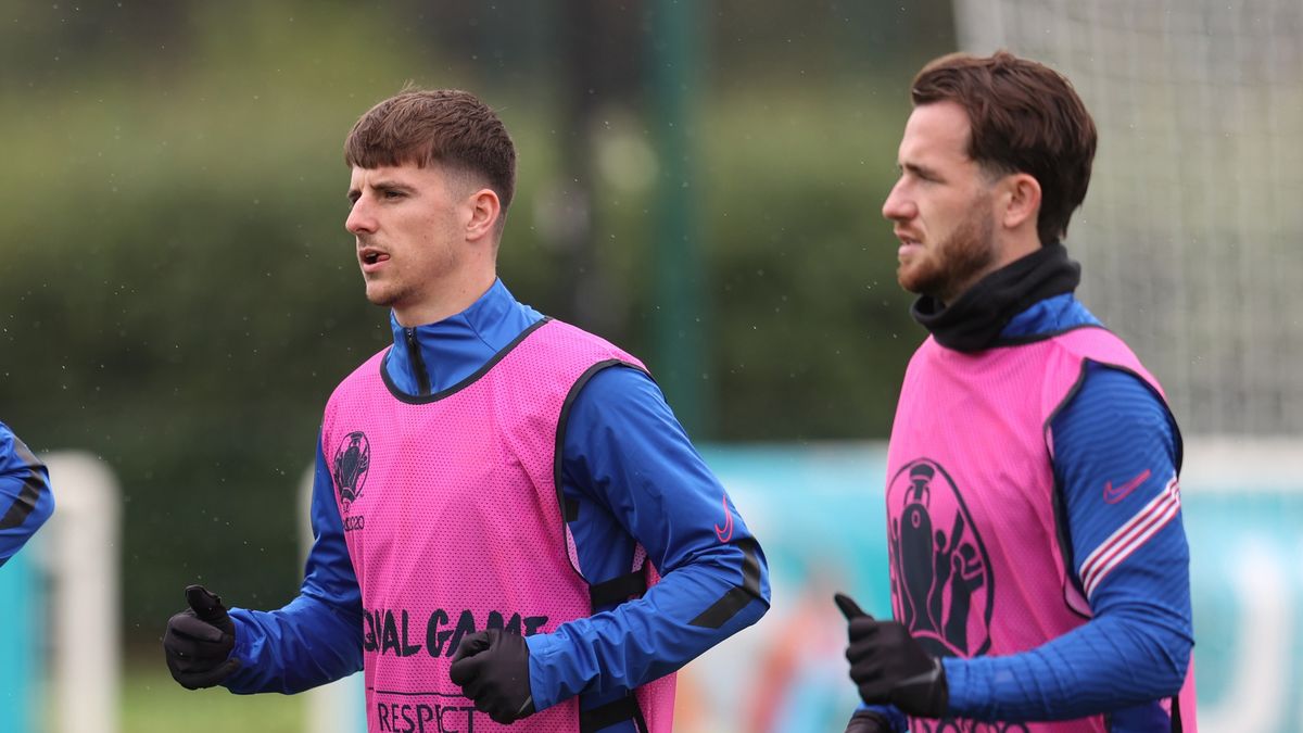 Getty Images / Catherine Ivill / Na zdjęciu: Mason Mount (z lewej) i Ben Chilwell