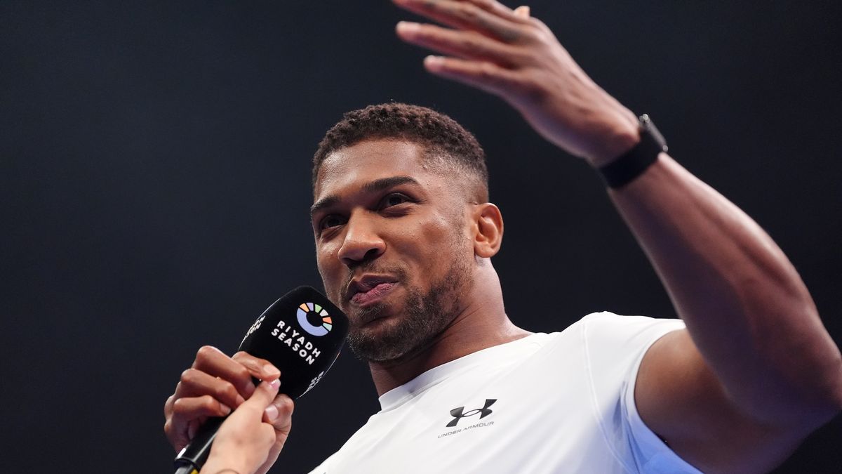 Getty Images / Bradley Collyer/PA Images / Anthony Joshua podczas spotkania z mediami i kibicami przed walką o tytuł mistrza świata z Danielem Dubois.