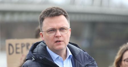 Tak Hołownia zarabia w polityce. Wiadomo, ile płaci mu Polska 2050
