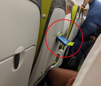 Sprytny trik w samolocie. Zobacz, co robią pasażerowie