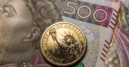Kolejne wahania złotego, nagły wzrost kursu dolara. Co się stało?