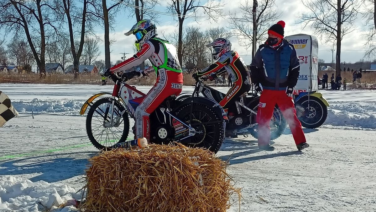 Zdjęcie okładkowe artykułu: WP SportoweFakty / Mateusz Kozanecki / Zmagania na lodzie w Kłecku
