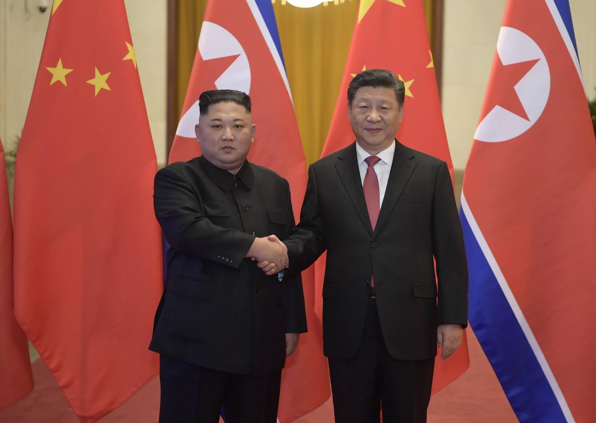 Kosz kwiatów od Kim Dzong Una. Korea Północna zacieśnia współpracę z Chinami