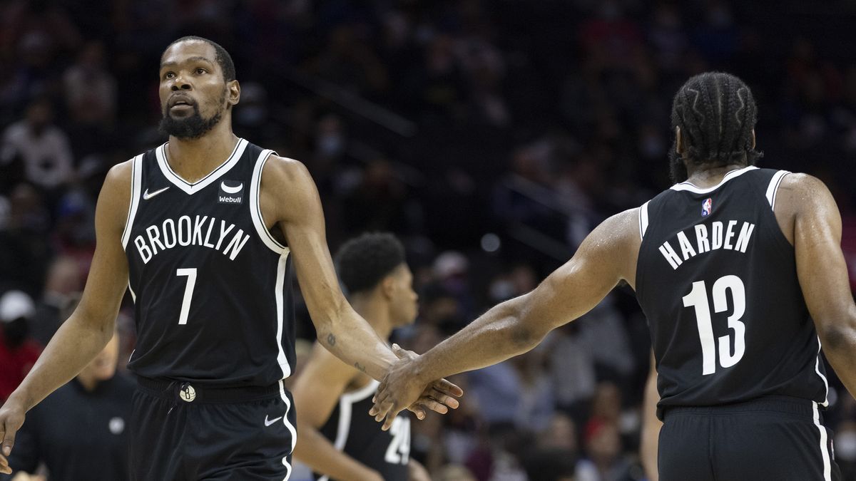 Getty Images /  Mitchell Leff / Na zdjęciu: Kevin Durant (z lewej) i James Harden