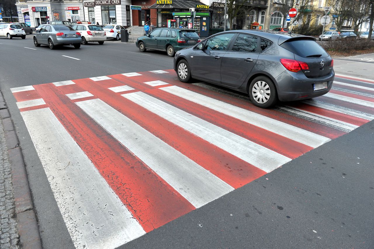 Przejścia dla pieszych powinny być oazami bezpieczeństwa. Jest jednak inaczej