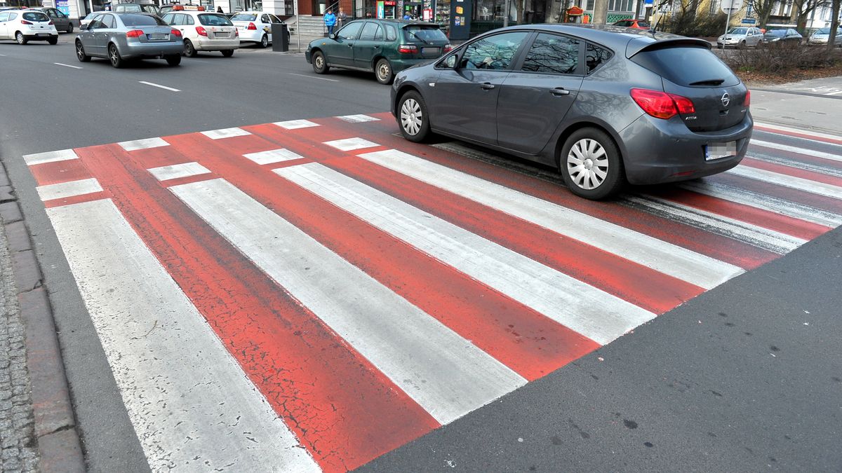 Przejścia dla pieszych powinny być oazami bezpieczeństwa. Jest jednak inaczej