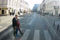 Kierowca nagle zatrzymał autobus. Ruszył na pomoc niewidomej kobiecie