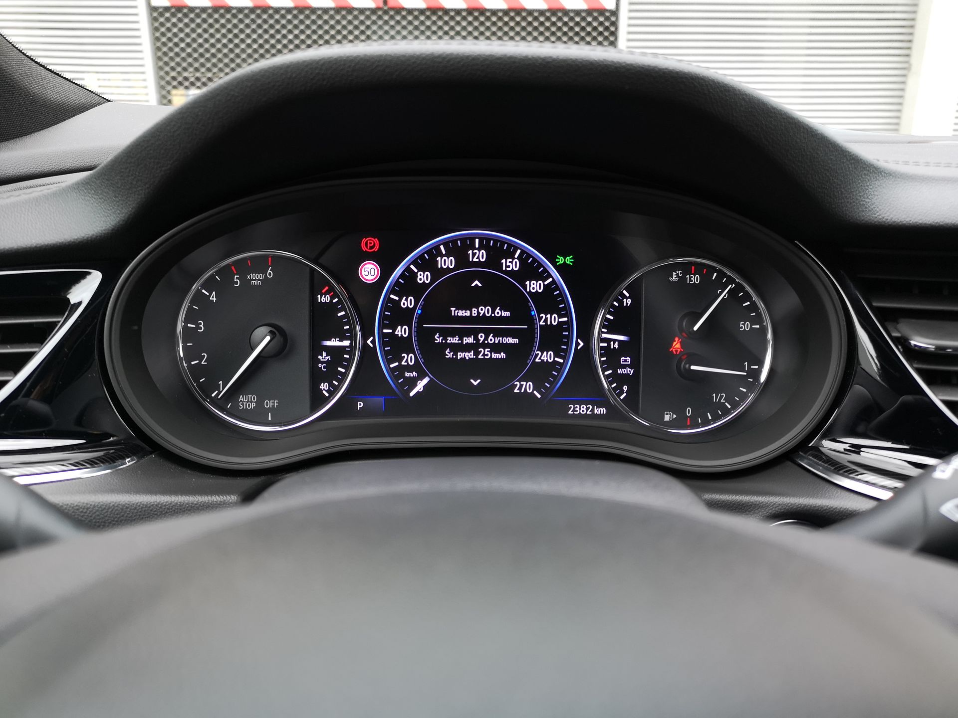 Opel Insignia Sports Tourer: System Multimedia Navi Pro, fabryczne audio i systemy wsparcia kierowcy 17