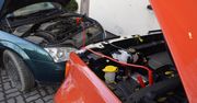 Rozładowany akumulator - jak poprawnie i bezpiecznie uruchomić auto z kabli?