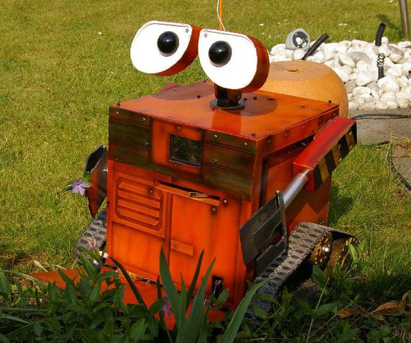 Niemiecki wynalazca buduje działającą replikę WALL-E [wideo]