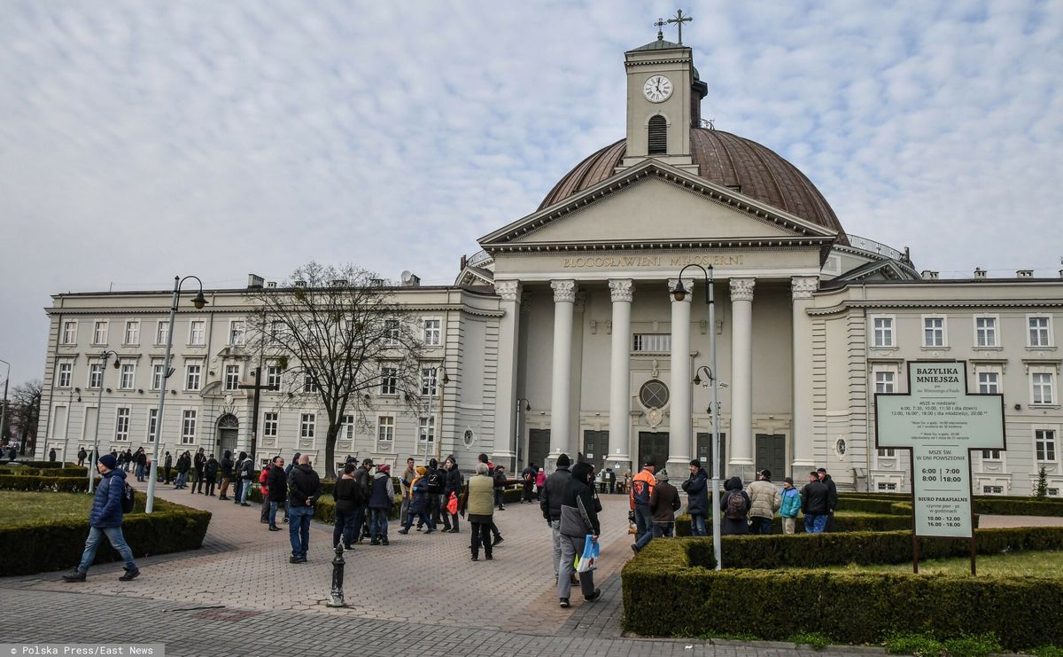 Bydgoszcz. Proboszcz udostępnił bazylikę, by dać schronienie bezdomnym
