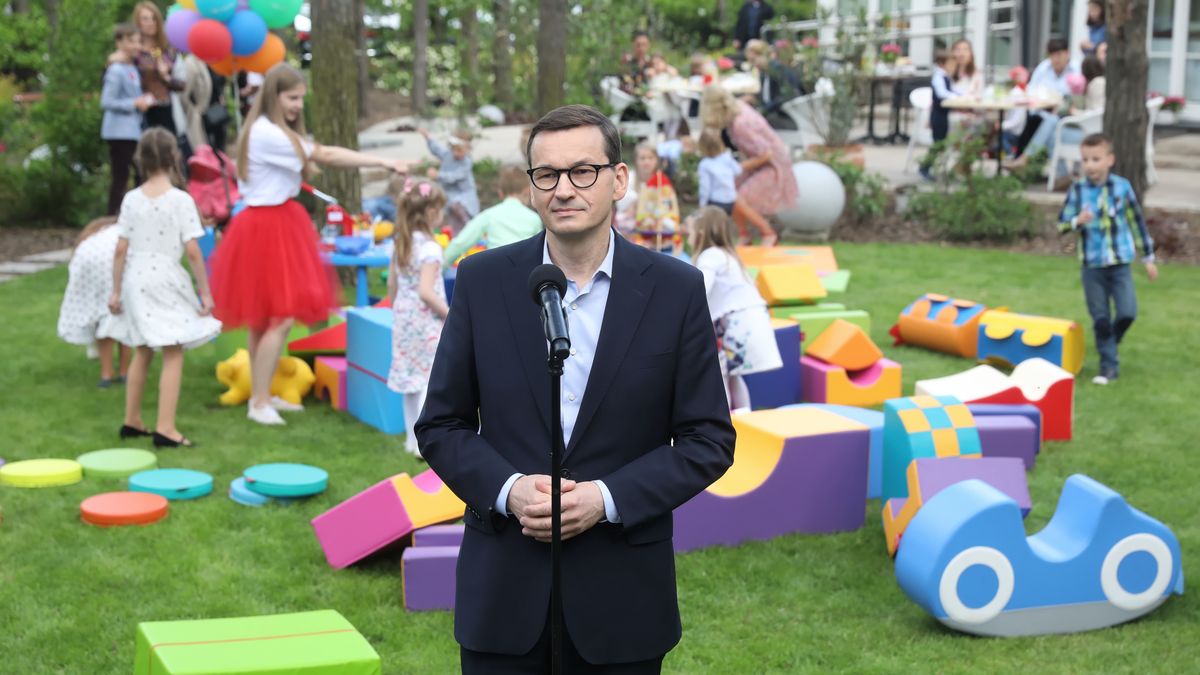 Dzień Matki 2021. Mateusz Morawiecki przypomina o 12 tys. złotych na drugie i kolejne dzieci.