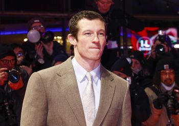 Callum Turner pytany o plotki o Bondzie: "Jest na to za wcześnie"