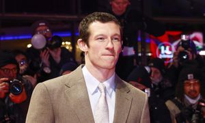 Callum Turner pytany o plotki o Bondzie: "Jest na to za wcześnie"