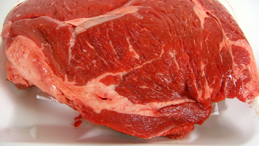 Surowa karkówka wołowa bez kości (mięso i tłuszcz, III klasa mięsa)