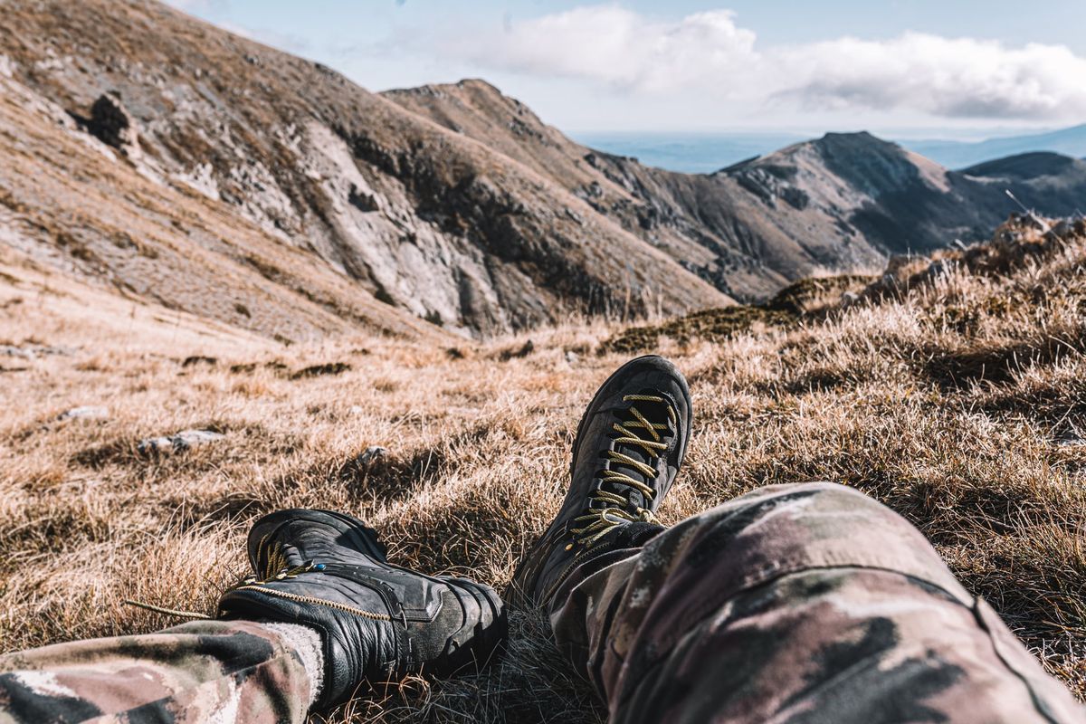 Czym różnią się buty hikkingowe od trekkingowych?