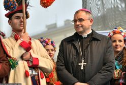 Nożownik zaatakował kierowcę biskupa. Sprawa w sądzie