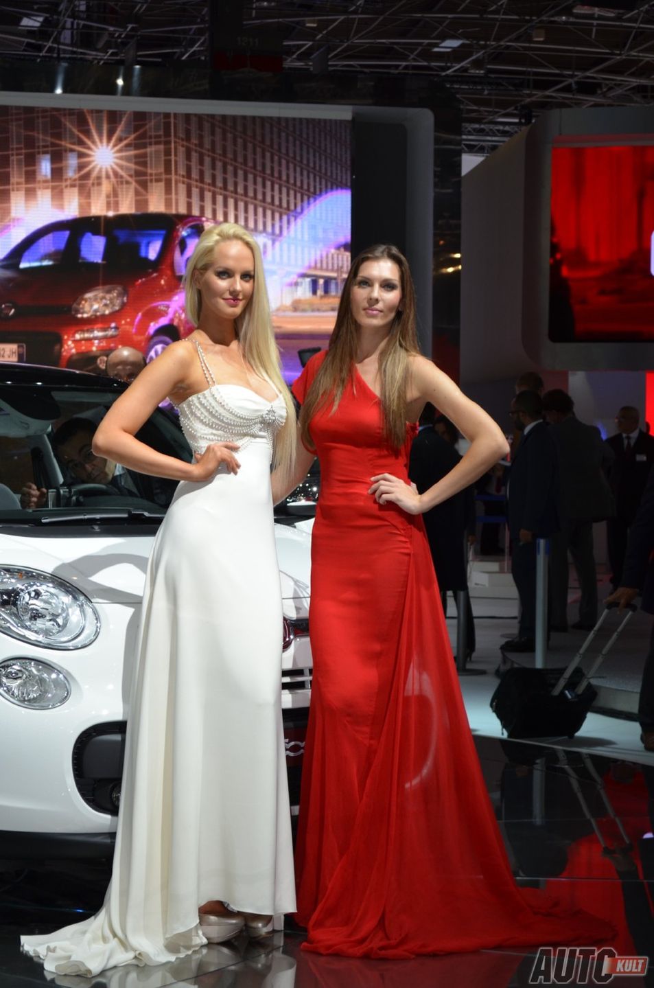 Hostessy z Paris Motor Show 2012 [galeria] 26