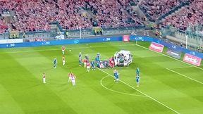 Karetka na murawie. Makabryczna kontuzja w Krakowie