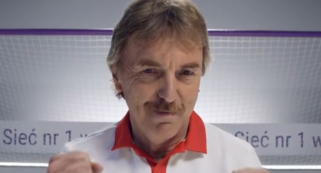 Zbigniew Boniek w piłkarskiej promocji Play ze smartfonami (wideo)